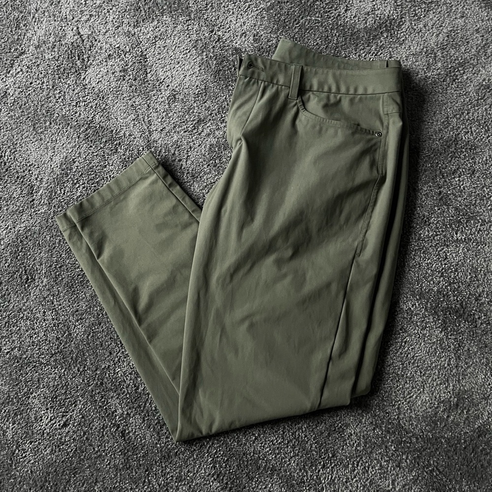 lululemon ABC slim pants
Olive green 
34x32